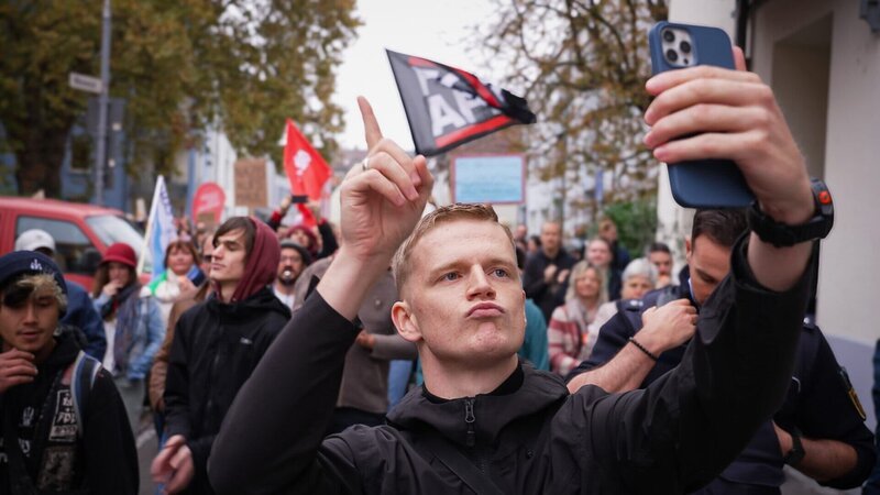 Die «Junge Tat» – Zwischen Rassismus und Meinungsfreiheit Tobias Lingg ist Co-Leiter der Jungen Tat. – Bild: SRF