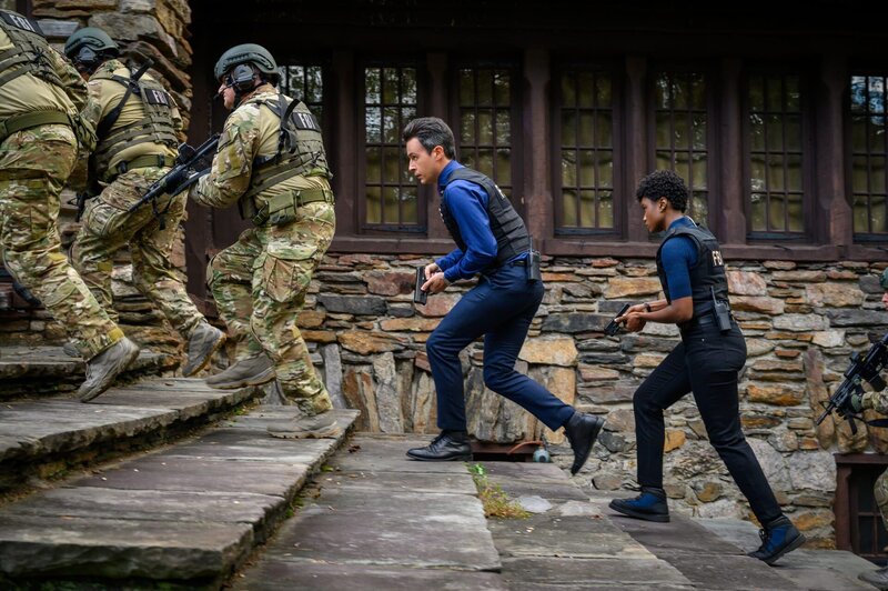 Special Agent Stuart Scola (John Boyd, Mitte); Special Agent Tiffany Wallace (Katherine Renee Turner, r.) – Bild: CBS Broadcasting, Inc.