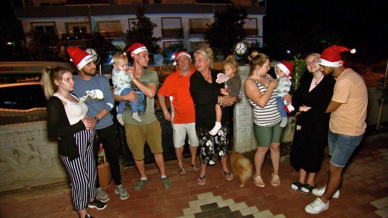 Die Wollnys befinden sich kurz vor Weihnachten in der Türkei. – Bild: RTLZWEI