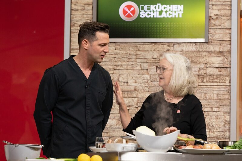 Moderator Alexander Kumptner und Kandidatin Marie-Louise Hüneke – Bild: ZDF und Lisa Krechting