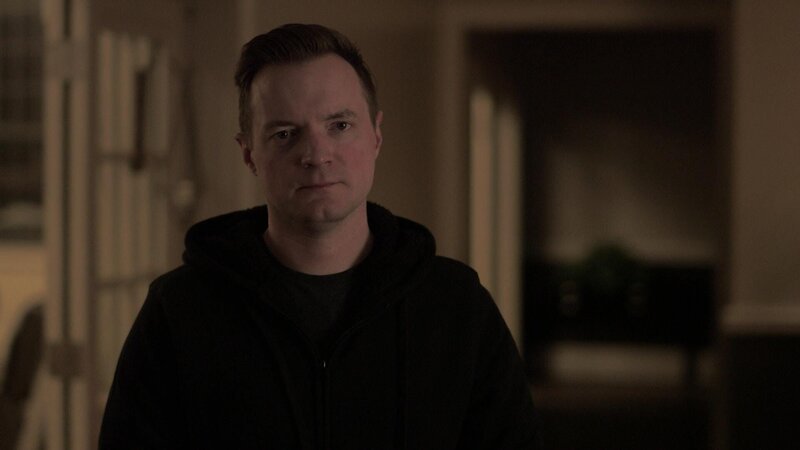 Paranormal investigator Adam Berry waits to talk with Scott Worley, a former employee at the Black Knight Country Club. – Bild: TLC