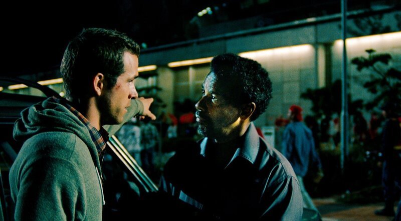 Ryan Reynolds (Matt Weston), Denzel Washington (Tobin Frost). – Bild: ORF/Universal Ryan Reynolds (Matt Weston), Denzel Washington (Tobin Frost). – Bild: ORF/Universal