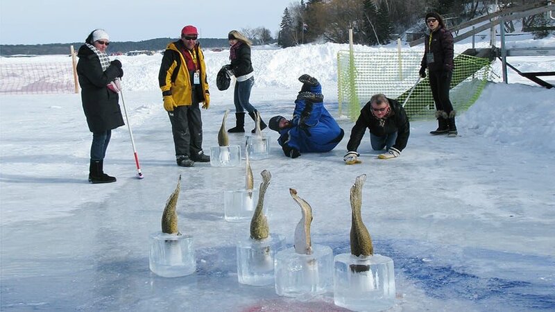 Eric Curling with Dave Plattner and Leah Thorpe. – Bild: Discovery Communications /​ Donncha Dempsey