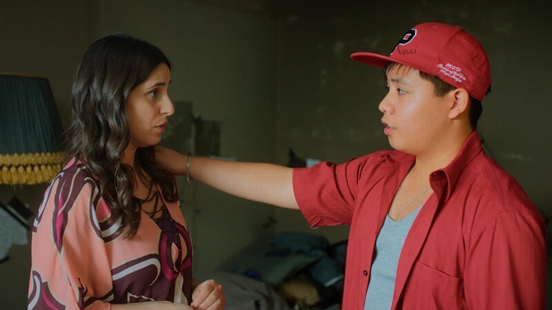 Rocco (Hoang Minh Ha) gibt Mari (Maryam Zaree) den Tipp, dass sie auf ihr Herz hören sollte, um sich Neuem gegenüber zu öffnen. – Bild: ZDF und Albrecht von Grünhagen