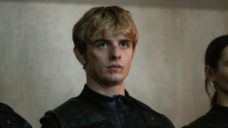 Alex (Otto Farrant) ist auf der Suche nach der Vergangenheit seines Vaters. Und reist nach Malta. – Bild: ZDF