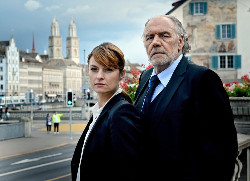 Borchert (Christian Kohlund) und Dominique Kuster (Ina Paule Klink) sind ein starkes Team. – Bild: SWR/​ARD Degeto/​Florian Froschmayer