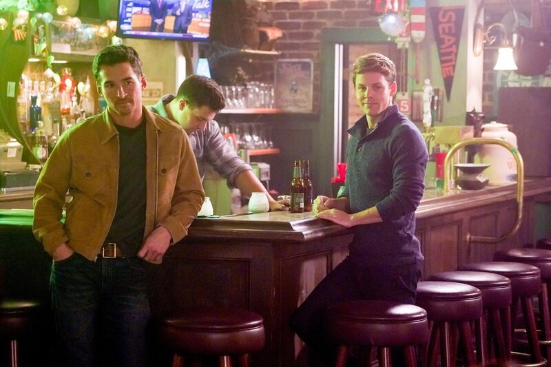 v.li.: Jay Hayden (Travis Montgomery), Lachlan Buchanan (Emmett Dixon). – Bild: ORF/​Disney/​ABC/​Richard Cartwright