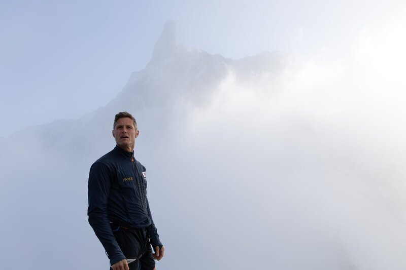 Bergführer Stephan Siegrist während ServusTVs „Bergwelten – Mont Blanc“ auf dem Aiguilles Marbrées, Mont Blanc Massiv, Frankreich und Italien am 11. Juli, 2024. – Bild: West4Media Filmproductions /​ ServusTV /​ Christoph Detschmann /​ Fotografencredit