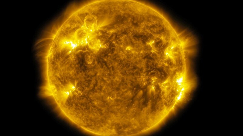 Sonneneruptionen sind die Folgen elektromagnetischer Vorgänge im Inneren des strahlenden Sterns. Welche Gefahr geht von ihnen aus? – Bild: NASA