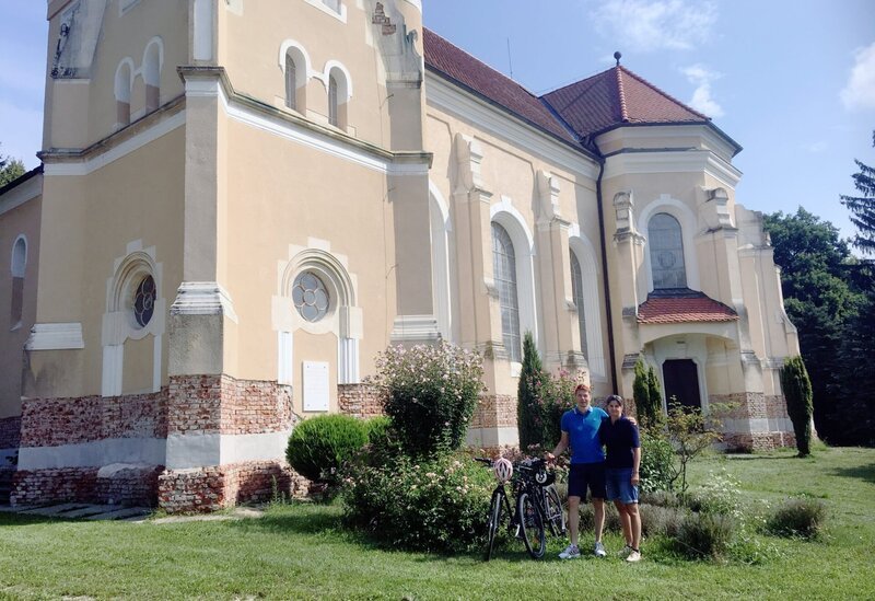 Erlebnispfad „Iron Curtain Trail“ reicht von der Barentsee, hoch im Norden Europas, bis zum Schwarzen Meer. Der burgenländische Abschnitt ist 287 Kilometer lang. Zwei sportliche Radler zeigen, begleitet von einem ORF Team, wie der gesamte Weg per Rad zu erkunden ist. – Bild: ORF/​Kiwi TV