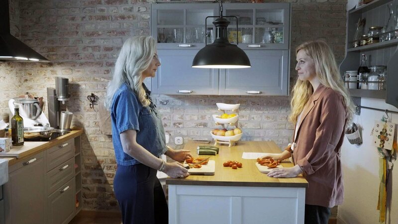 Deutschland-Korrespondentin Maresi Engelmayer zu Besuch bei Fasten-Influencerin, „Die.Fastentante“, Nadine. – Bild: ORF