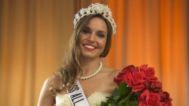 Recre – Irene Garza as beauty queen. – Bild: TLC