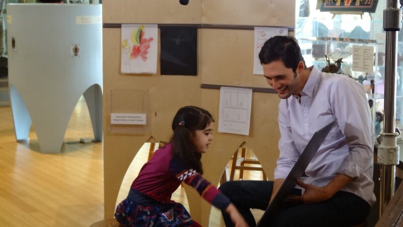 Brooklyn, NY USA – What do you see here? Brain Games host Jason Silva tests the limits of creativity on children and grownups alike. – Bild: The National Geographic Channel
