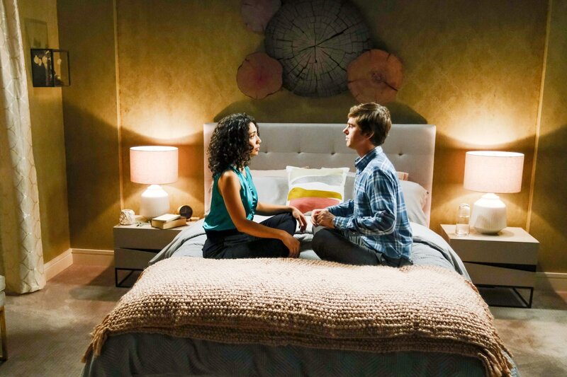 Jasika Nicole (Dr. Carly Lever), Freddie Highmore (Dr. Shaun Murphy) – Bild: ORF/​Sony Pictures/​ABC/​Jeff Weddell