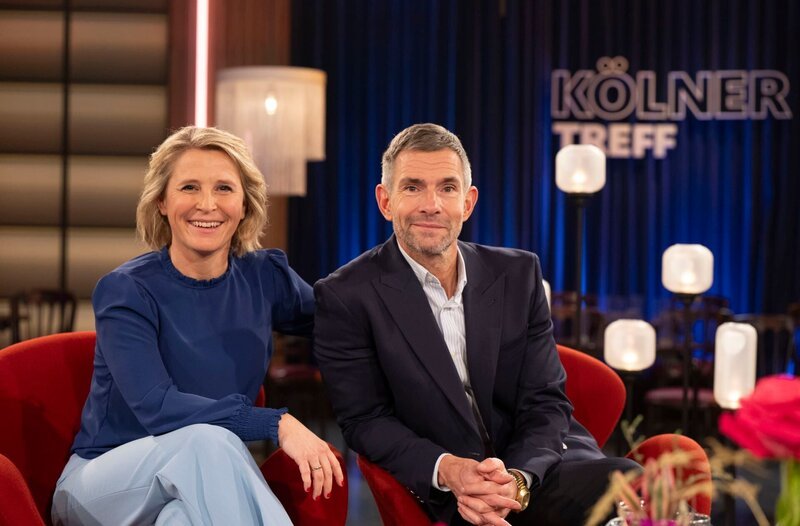 Die Moderatoren Susan Link und Micky Beisenherz (r). – Bild: WDR/​Melanie Grande