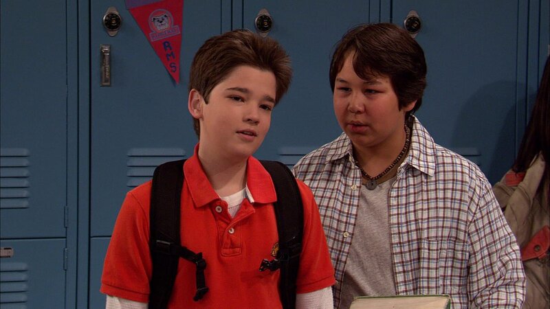 L-R: Freddie Benson (Nathan Kress), Jeremy (Nathan Pearson) – Bild: ViacomCBS