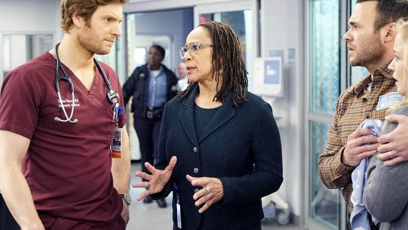 Will Halstead (Nick Gehlfuss), Sharon Goodwin (S. Epatha Merkerson) – Bild: RTL /​ Universal Television LLC