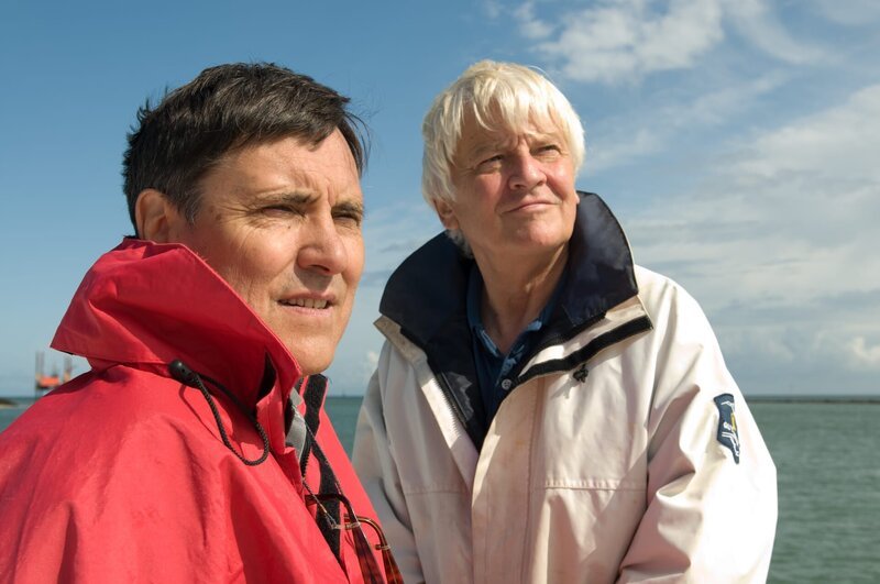 Die beiden Regisseure Jacques Perrin (r.) und Jacques Cluzaud (l.) begeben sich mit ihrer Dokumentation auf eine Entdeckungsreise in die noch weitgehend unerforschte und faszinierende Welt der Ozeane. – Bild: Canal+