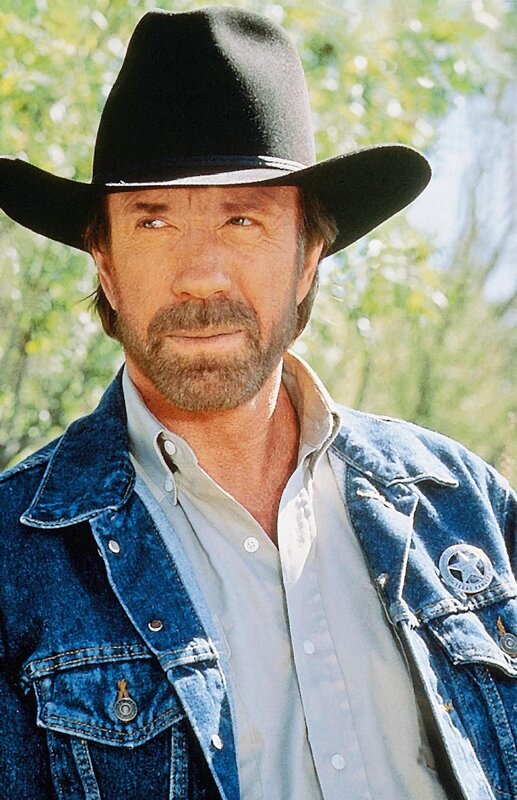 Cordell Walker (Chuck Norris) ist ein moderner Texas Ranger. – Bild: Nitro.