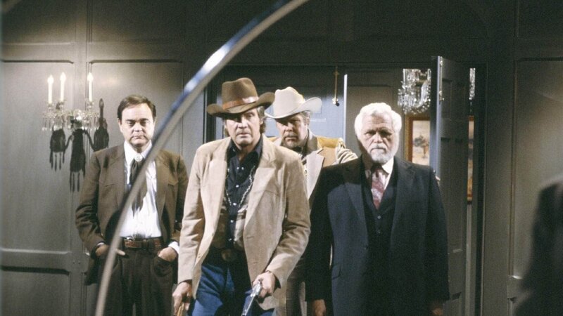 Ein Deputy, Colt Seavers, Sheriff Baker und George Farr. – Bild: RTL