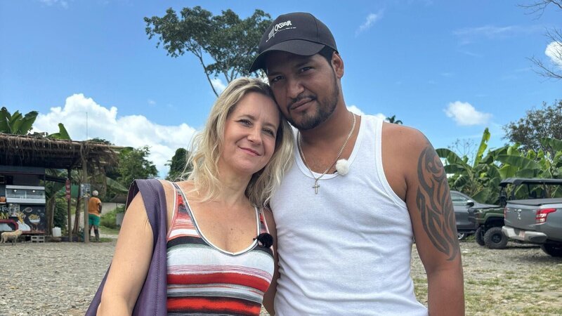 Martina Franz und Jeaudy – Bild: RTL /​ Sansibar: Franzi Schmidt und Costa Rica: Martina Franz
