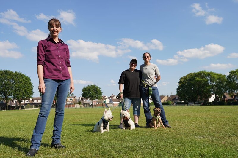 Victoria Stilwell (l.) – Bild: Ricochet LTD