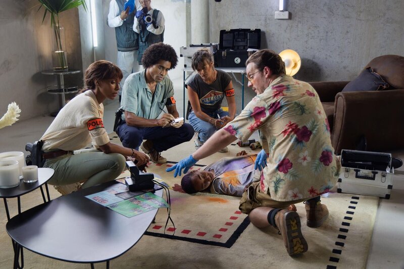 (v.l.n.r.) Mélissa Sainte-Rose (Sonia Rolland); Aurélien Charlery (Julien Béramis); Gaëlle Crivelli (Béatrice de la Boulaye); Philippe Dorian (Valentin Papoudof) – Bild: Steavy Marie-Angélique – FTV – Fedent Lizenzbild frei