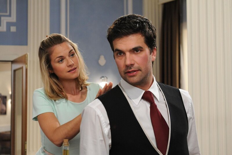 Marlene (Lucy Scherer, l.); Konstantin (Moritz Tittel, r.) – Bild: ARD /​ Ann Paur