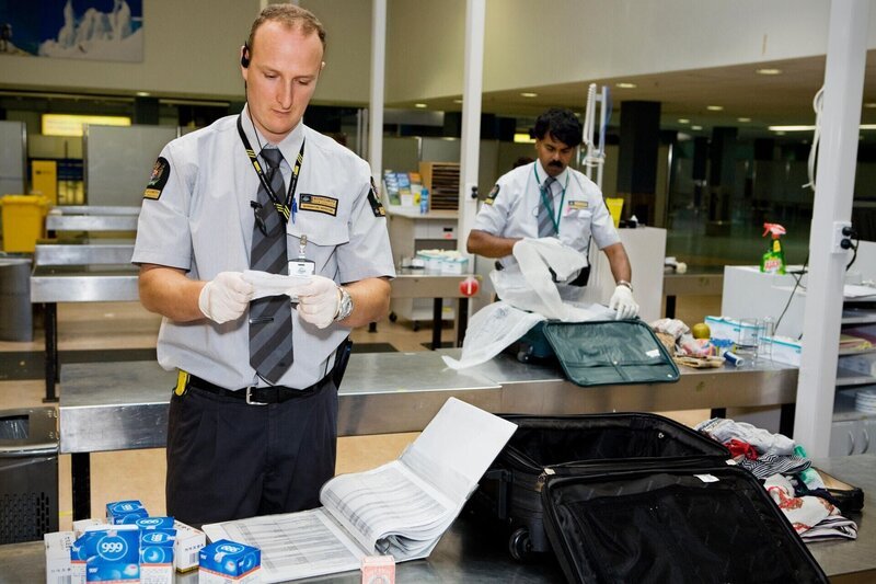 Das Team der Border Patrol Neuseeland bei der Arbeit.  +++ – Bild: RTL /​ Greenstone TV