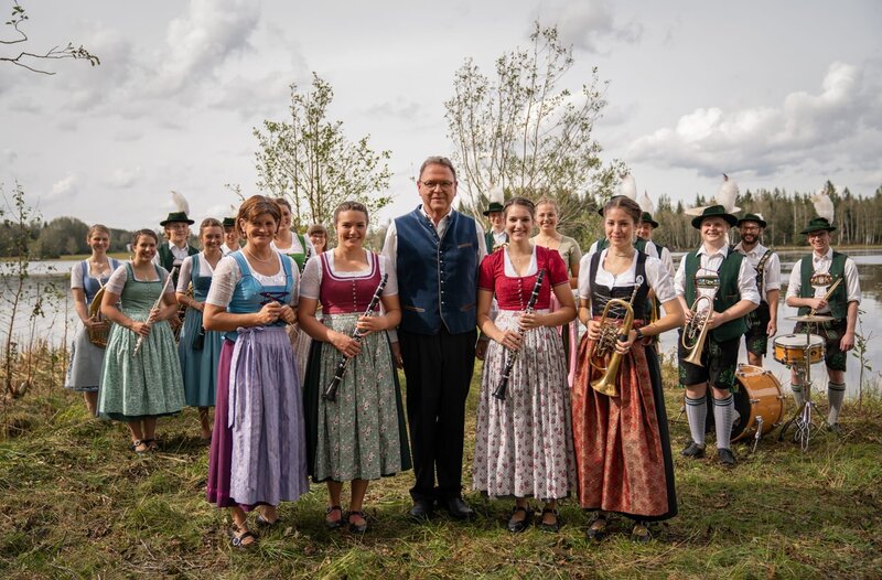 Georg Ried und die Jugendkapelle Ammertal. – Bild: BR/​Luca Pauli