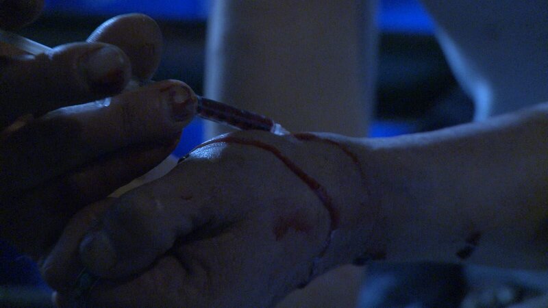 HEROIN injecting wrist. – Bild: Wall to Wall Media
