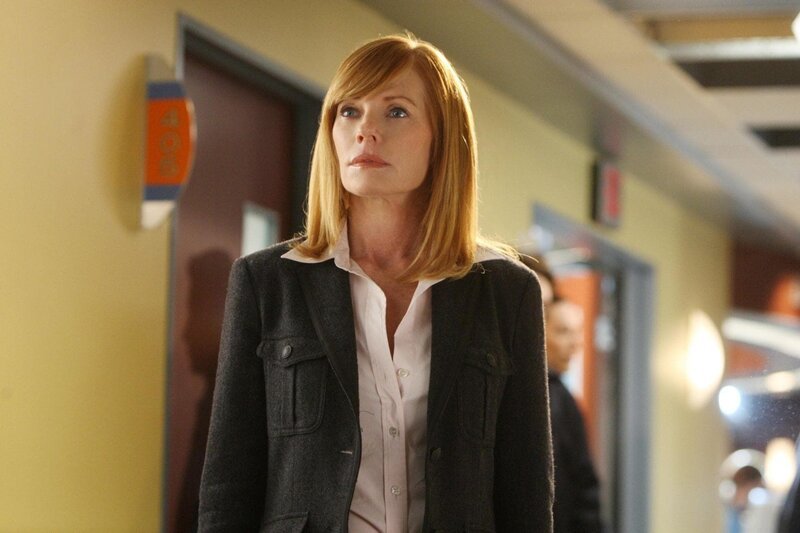 Catherine (Marg Helgenberger) macht sich große Sorgen um ihre Freundin Laura, die offenbar Opfer der kriminellen Machenschaften ihres Mannes geworden ist. – Bild: RTL