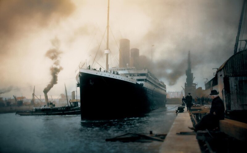 Im Sommer 1910 wird das bis dahin größte Schiff der Welt in einer Werft in Belfast gebaut: die Titanic. – Bild: RTL /​ Getty Images