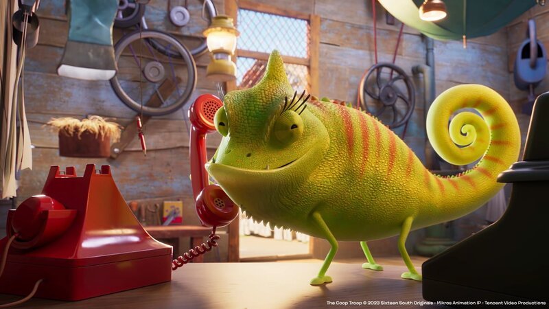 Esther nimmt einen Anruf entgegen, weil sie Teil der Coop Troop werden möchte. – Bild: KiKA/​KiKA/​2022 Sixteen South/​Mikros Animation IP/​Tencent