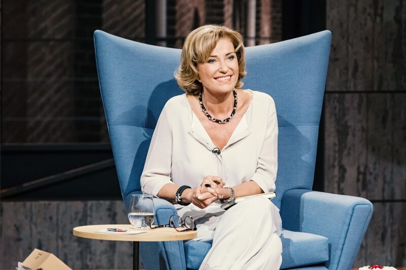 Investorin Dagmar Wöhrl nimmt das Angebot von „Grace Flowerbox“ kritisch unter die Lupe. – Bild: VOX