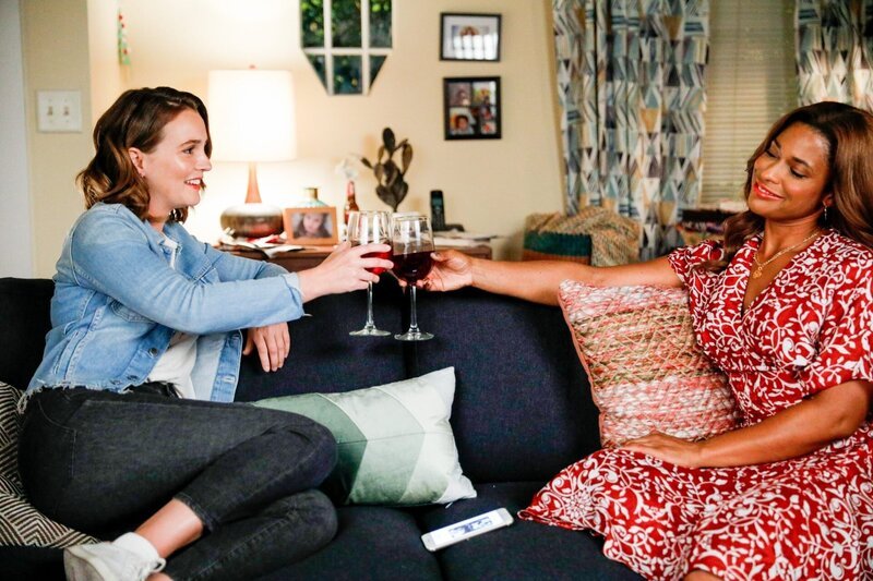 L-R: Angie D’Amato (Leighton Meester), Poppy Banks (Kimrie Lewis) – Bild: ORF/​PRO7/​ABC/​Raymond Liu