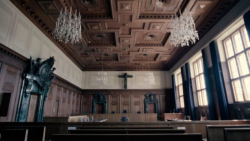 Ingo und Stephanie P. werden wegen zweifachen Mordes sowie Anstiftung zum Mord in zwei Fällen verurteilt. Das Gericht in Nürnberg erkennt zudem die Mordmerkmale der Heimtücke und niederen Beweggründe. Beiden verbüßen eine lebenslange Haftstrafe. – Bild: ZDF