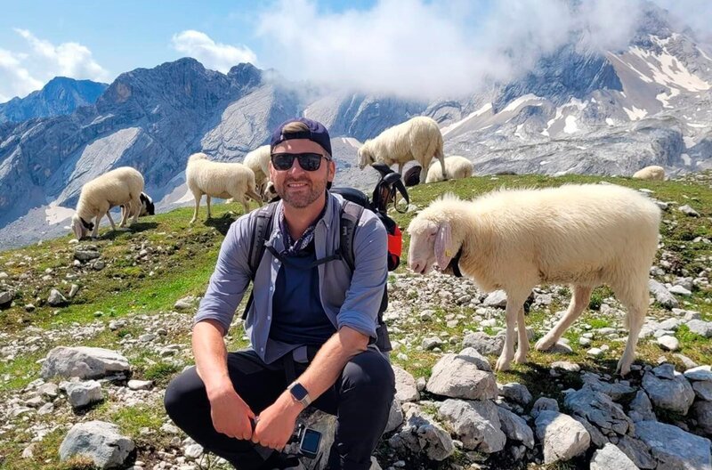 Die Zugspitze beliebtes Urlaubsziel in Deutschland. Highlight der Reise für Moderator Johannes Zenglein : Eine zweitägige Bergtour von der Partnachklamm bis auf die Zugspitze. – Bild: SWR/​Bavaria Entertainment GmbH