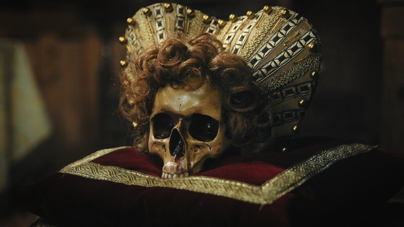 Queen Elisabeth I. lässt ihre Rivalin Maria Stuart enthaupten. Danach glaubt Queen Elisabeth I., dass sie vom Geist der Toten verfolgt werde. – Bild: ZDF