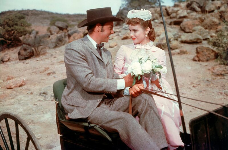 Das Halbblut Joe Devereaux (Robert Wagner) und die Gouverneurstochter Barbara Horace (Jean Peters) heiraten. Weiteres Bildmaterial finden Sie unter www.br-foto.de. – Bild: BR/1954 Twentieth Century Fox Film Corporation/Disney/Fox/Joseph MacDonald Das Halbblut Joe Devereaux (Robert Wagner) und die Gouverneurstochter Barbara Horace (Jean Peters) heiraten. Weiteres Bildmaterial finden Sie unter www.br-foto.de. – Bild: BR/1954 Twentieth Century Fox Film Corporation/Disney/Fox/Joseph MacDonald