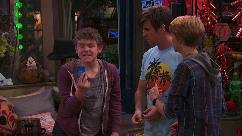L-R: Jasper Dunlop (Sean Ryan Fox), Captain Man /​ Ray Manchester (Cooper Barnes), Henry Hart (Jace Norman) – Bild: ViacomCBS