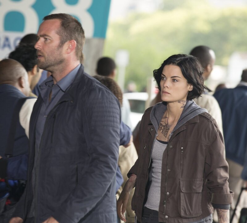 Kurt Weller (Sullivan Stapleton), Jane Doe (Jaimie Alexander) – Bild: PLURIMEDIA (Warner Bros)