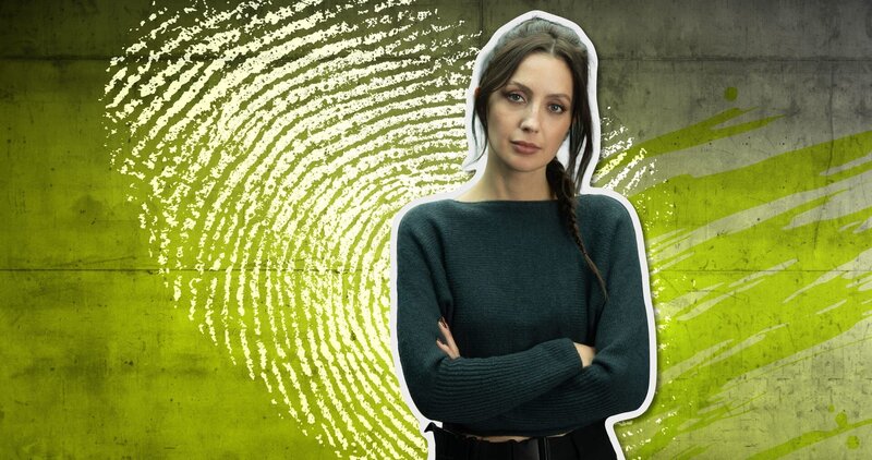 Podcasterin und Journalistin, begibt sich auf Spurensuche. – Bild: ZDF