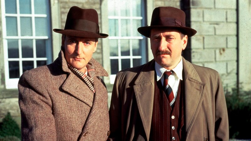 Captain Hastings (Hugh Fraser) und Inspector Japp (Philip Jackson) – Bild: WDR/​ITV plc (Granada International)