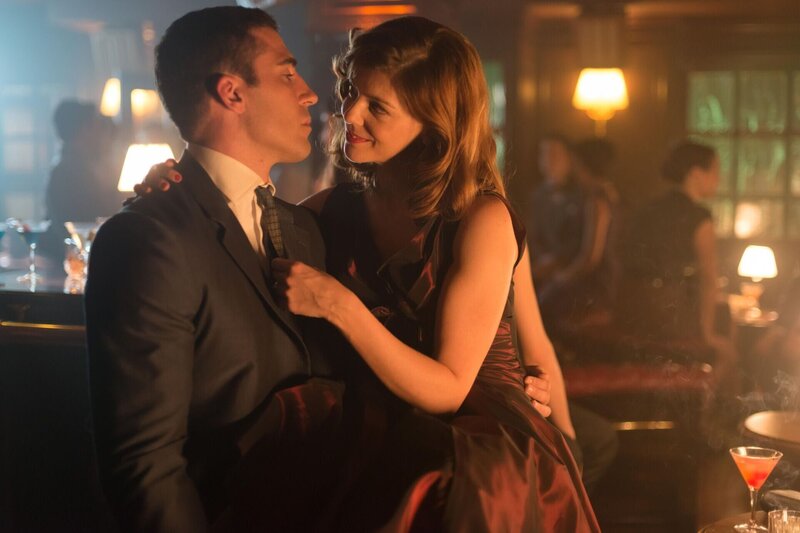 Alberto Márquez (Miguel Ángel Silvestre, l.); Cristina Otegui (Manuela Velasco, r.) – Bild: Manuel Fernández-Valdés/​BetaFilm