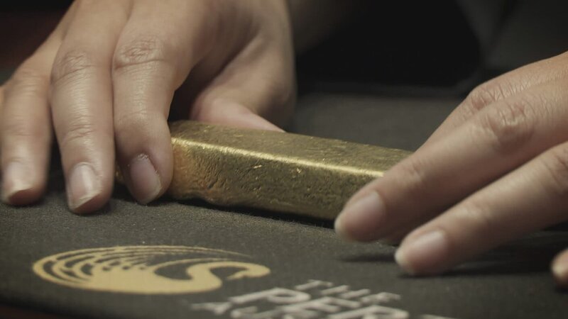 Goldbarren. – Bild: Warner Bros. Discovery