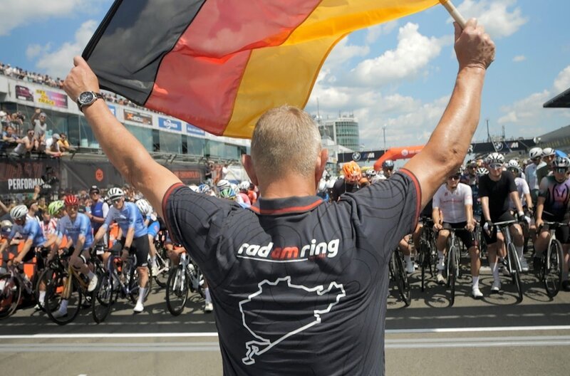 „Rad am Ring“ 13 Uhr Start Chef Hanns-Martin Fraas – Bild: SWR