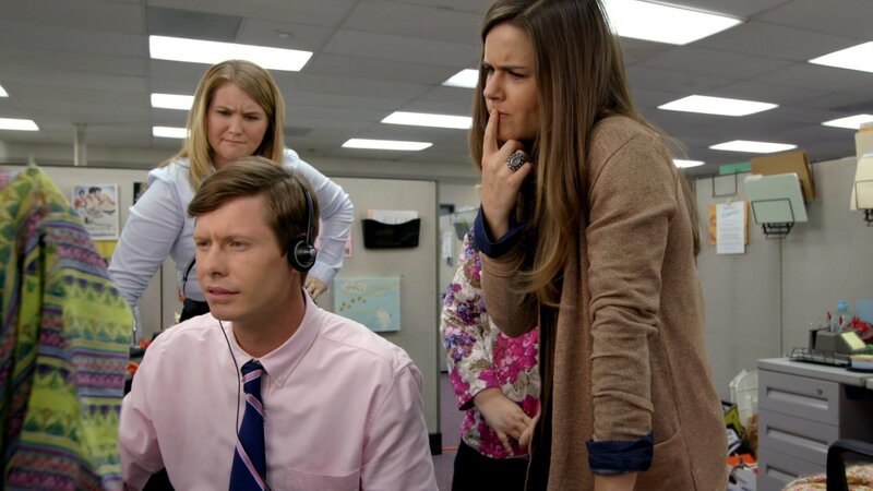 L-R: Jillian Belk (Jillian Bell), Anders Holmvik (Anders Holm), Zoey (Zoe Jarman) – Bild: ViacomCBS