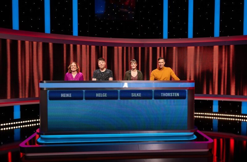 Die Kandidaten (v.l.n.r. am Panel): Heike Perras, Henrik Sellmann, Silke Klein und Thorsten Hermes. – Bild: ARD/​Markus Hertrich