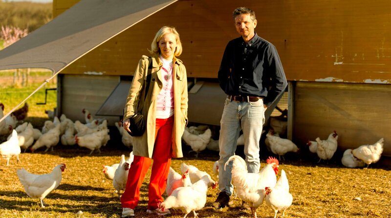 Moderatorin Anna Lena Dörr auf dem Hofgut Oberfeld. – Bild: SWR/​Thomas Keck /​ SWR Presse/​Bildkommunikation